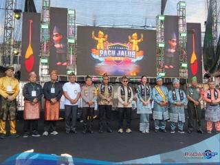 Festifal Pacu Jalur 2025 di Kuansing Resmi Dibuka Menteri Pariwisata